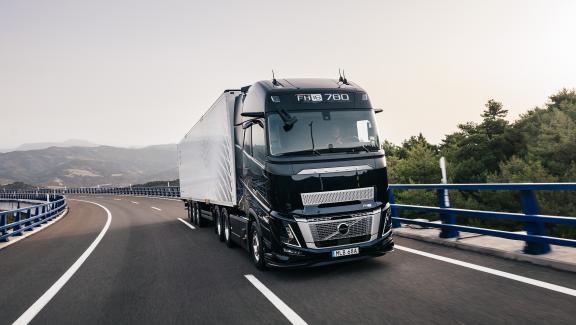 Volvo_Trucks_FH16_Aero_road